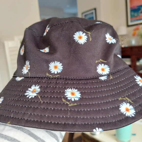 NWOT Alice & Olivia by Stacey Bendet Daisy Reversible Bucket Hat - Picture 4 of 6